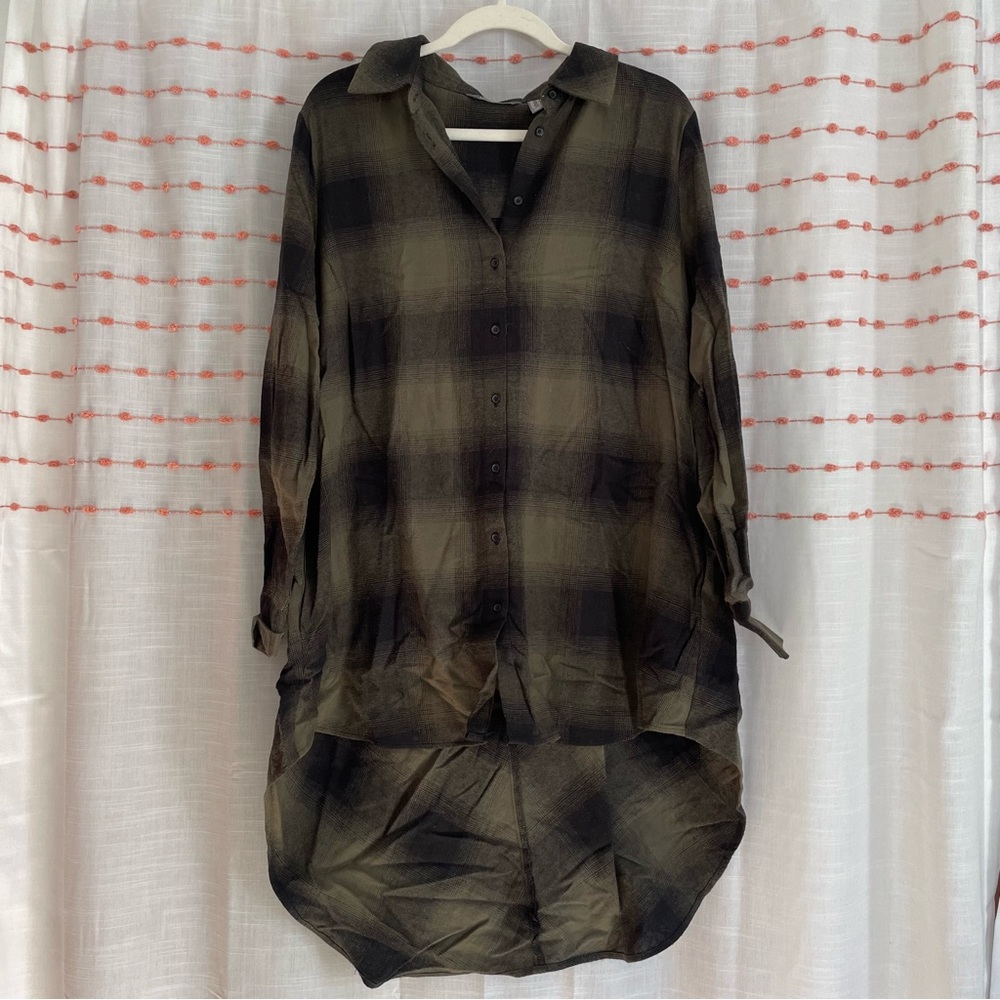 Lisa Rinna Collection Plaid Button Front Hi-Low Hem Top - Picture 3 of 4